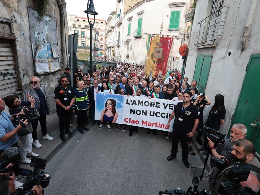 Afragola, la fiaccolata per Martina Carbonaro