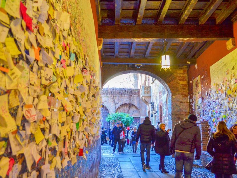 Ingresso al cortile di Giulietta a Verona