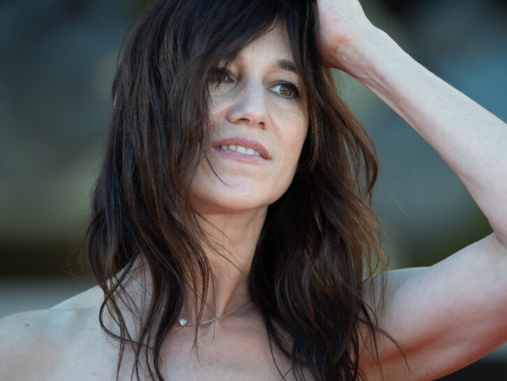Charlotte Gainsbourg: leggerezza (e nuovi titoli) dopo l’eredità