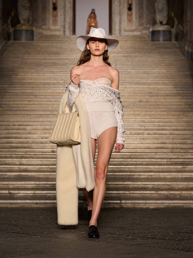 Max Mara Resort 2026 la sfilata alla Reggia di Caserta