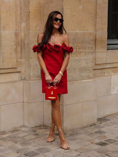 abito rosso outfit_ colore che esalta abbronzatura