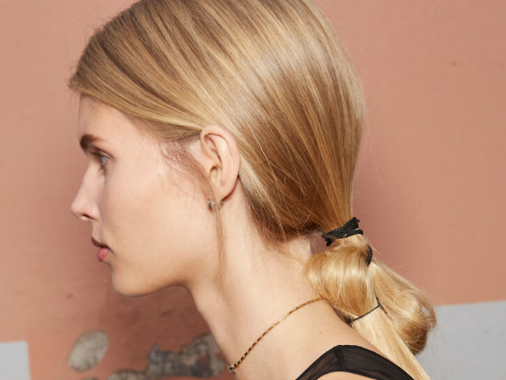 Come curare i capelli biondi? 5 consigli per mantenerli luminosi e sani