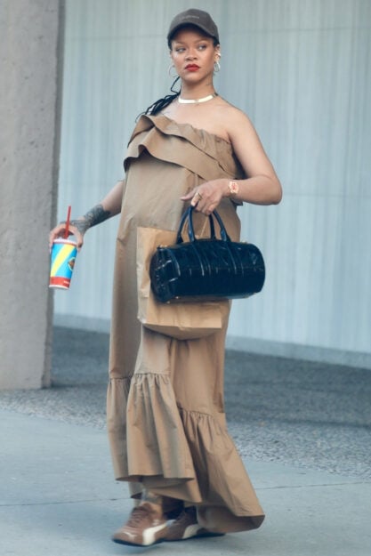 Rihanna abito a balze
