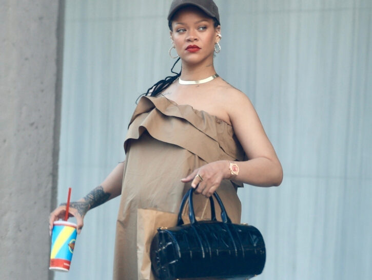 Estate col pancione: lo stile di Rihanna per affrontare il caldo