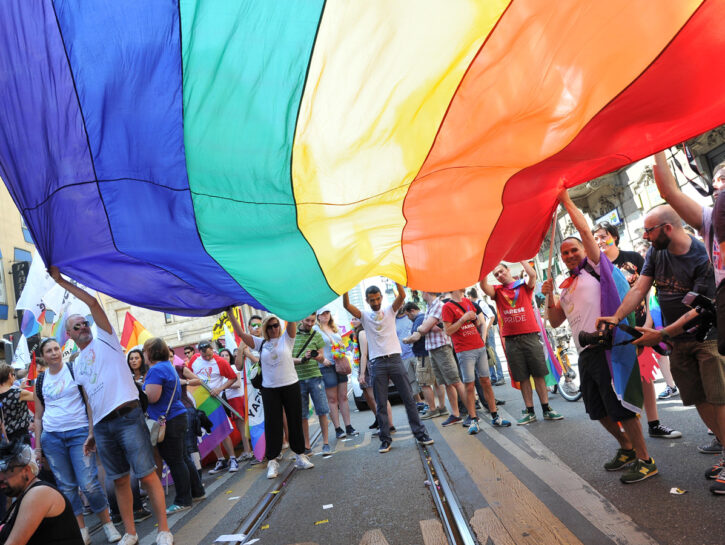 Pride Milano: date e ospiti da Ambra Angiolini a Sarah Toscano