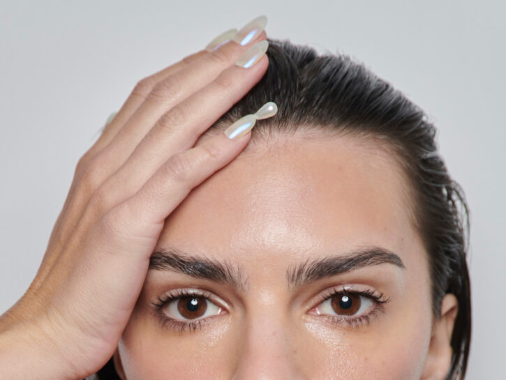 Unghie preziose come gioielli con la white chrome nails