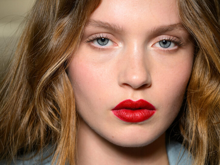 Come scegliere il rossetto rosso in base al tuo incarnato