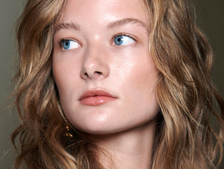 Pelle perfetta anche al sole: i sì e i no della skincare estiva