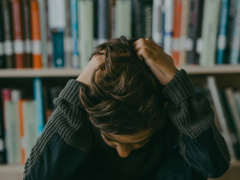 come gestire l'ansia degli adolescenti per gli esami