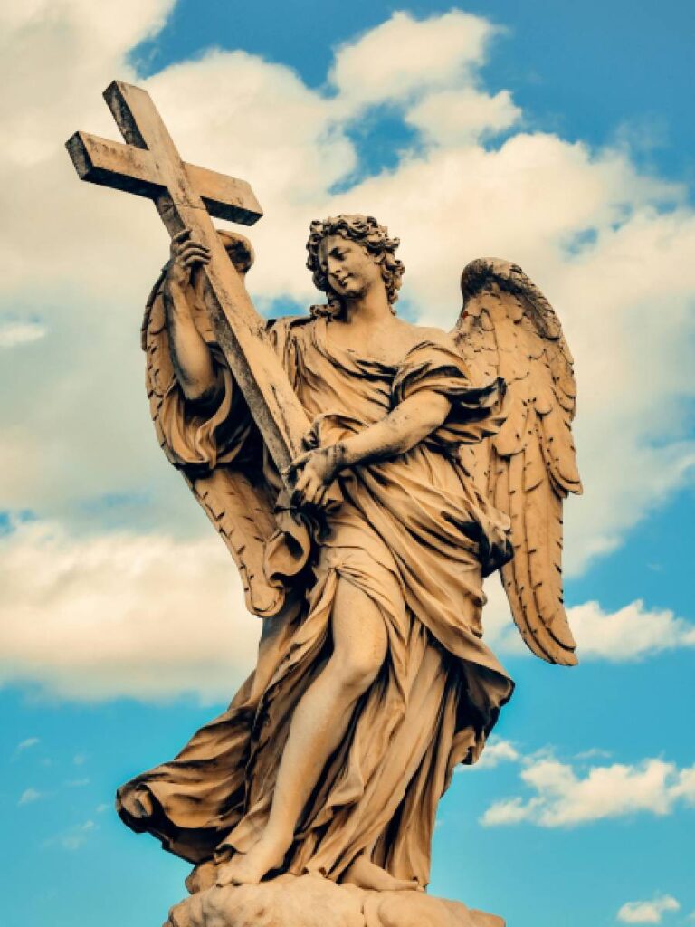 Roma, uno dei 10 angeli di Ponte Sant’Angelo