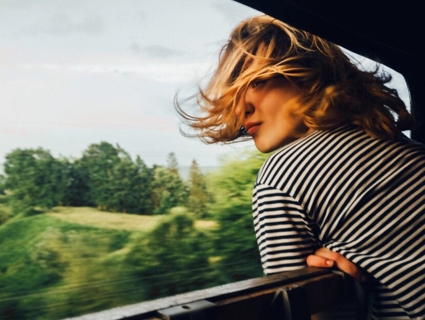 donna sul treno