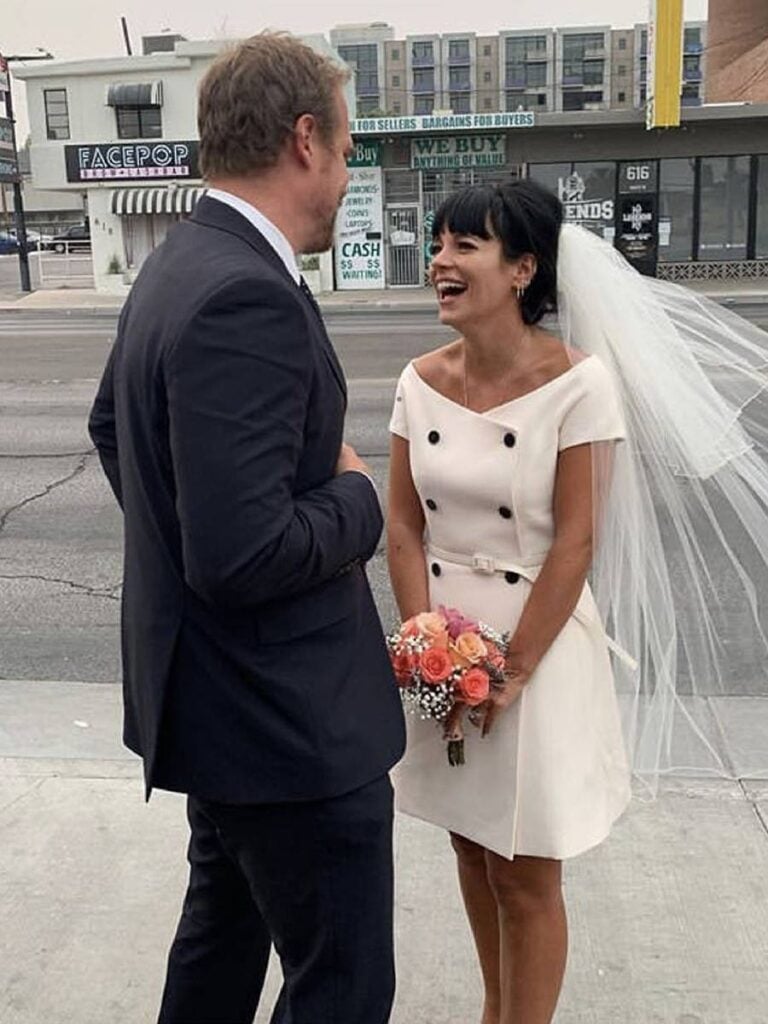 la postar Lily Allen si è sposata in vintage Chanel