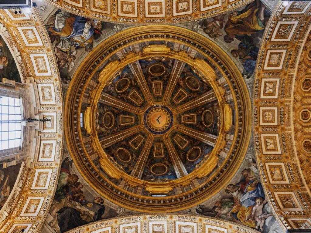 Roma i meravigliosi soffitti della Basilica di San Pietro
