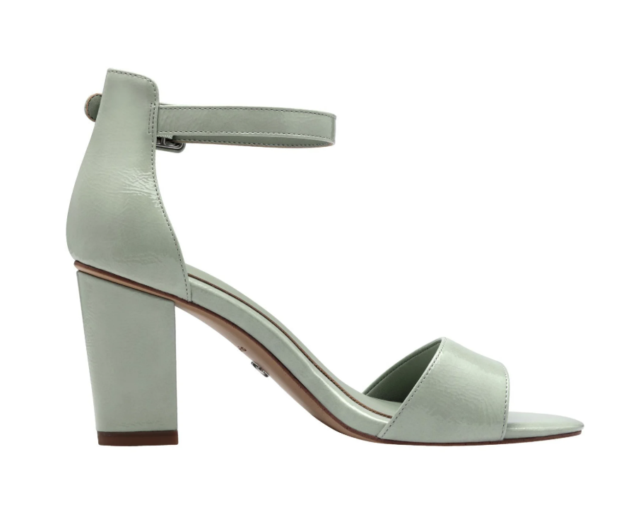 come indossare il latte e menta colore moda estate 2025