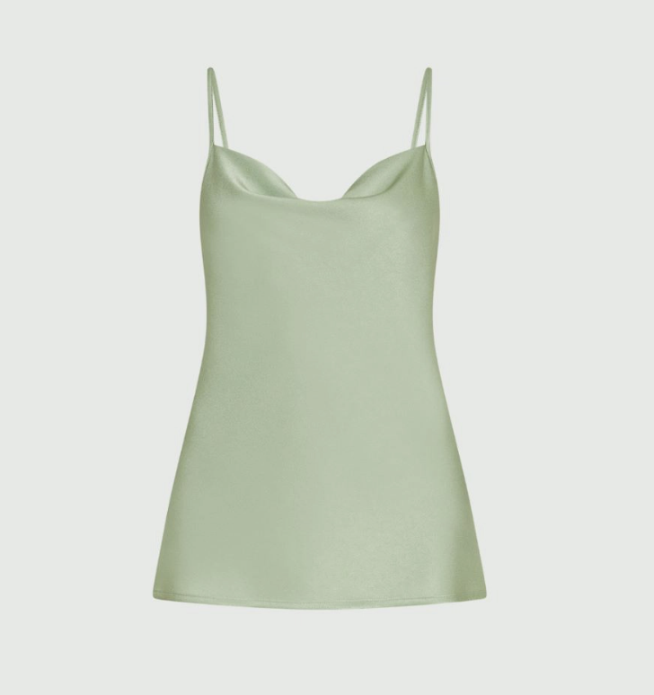 come indossare il latte e menta colore moda estate 2025