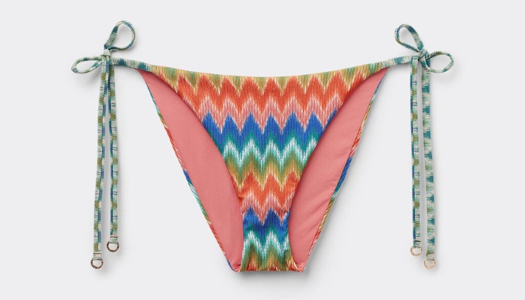 costumi da bagno per valorizzare il seno piccolo tendenza moda estate 2025 swimwear