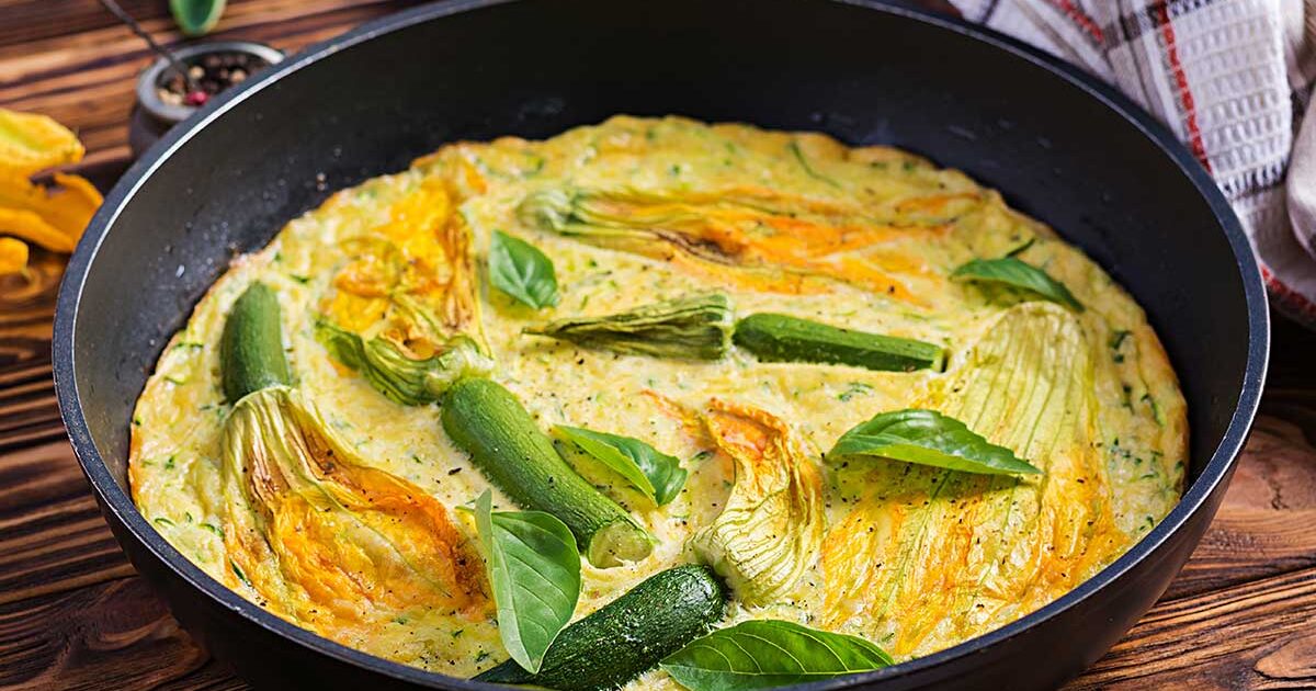 Ricetta Frittata al forno con fiori di zucca e parmigiano - Donna Moderna