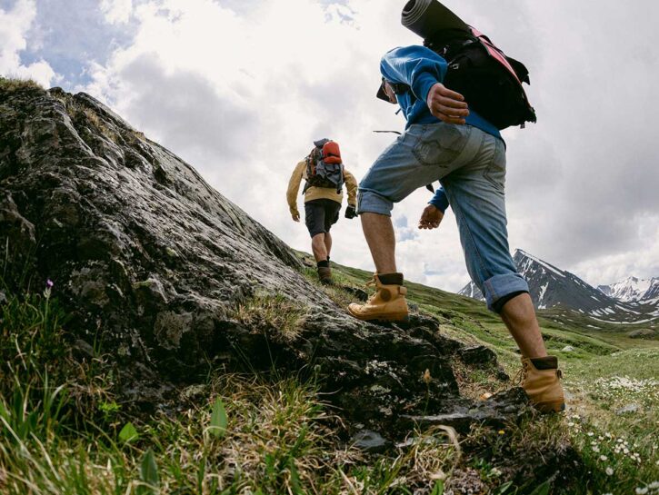 Ma perché ci si saluta sui sentieri di montagna? Non è solo educazione