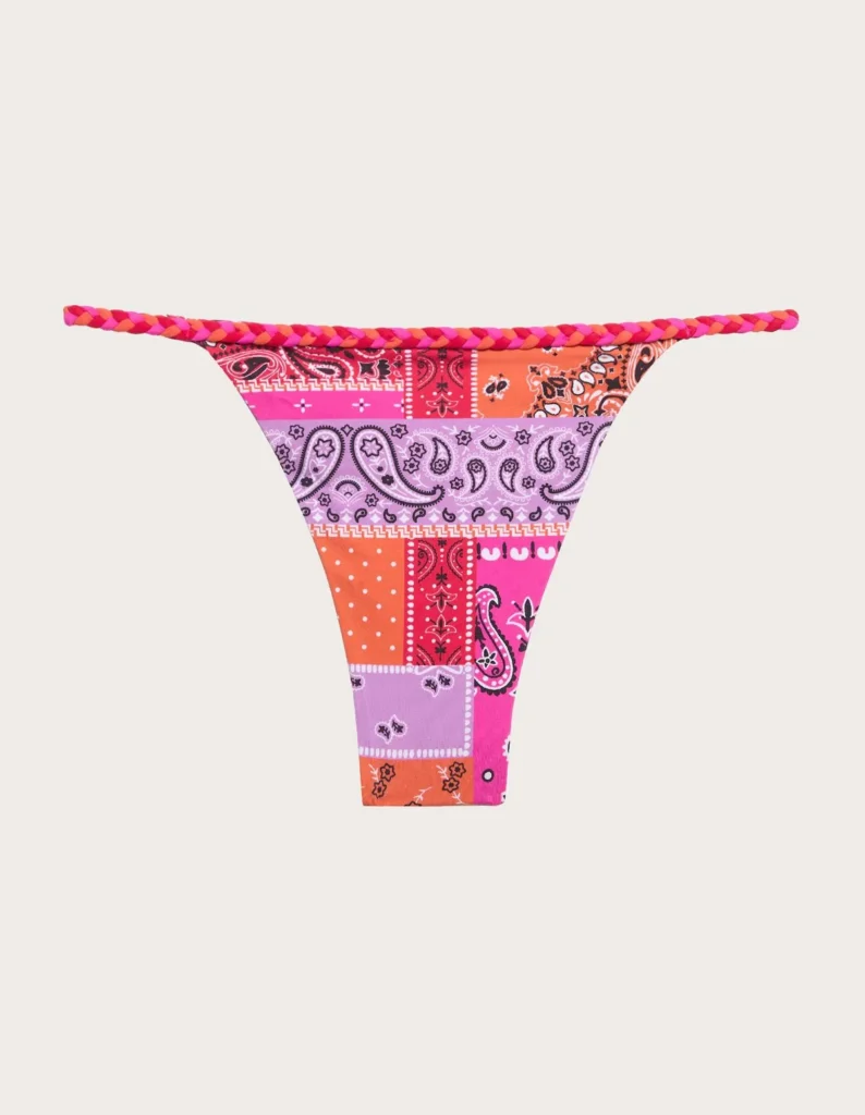 costumi da bagno per valorizzare il seno piccolo tendenza moda estate 2025 swimwear
