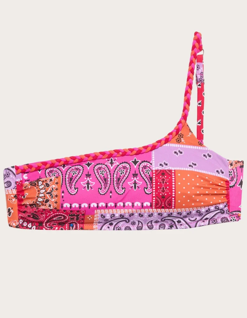 costumi da bagno per valorizzare il seno piccolo tendenza moda estate 2025 swimwear