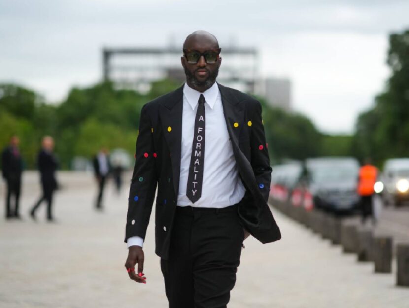 Virgil Abloh a Parigi in uno scatto del luglio 2021
