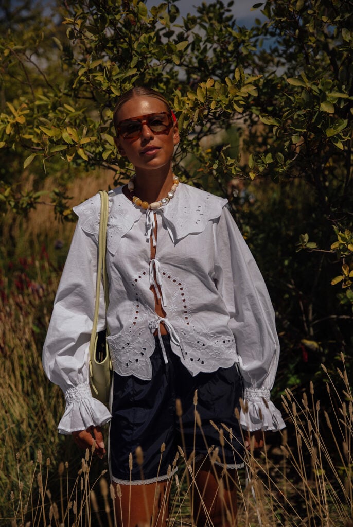 come vestirsi a luglio tendenze moda estate 2025 camicia pizzo sangallo