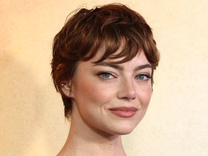 Emma Stone sceglie il pixie lungo: il taglio di tendenza che tutte desiderano