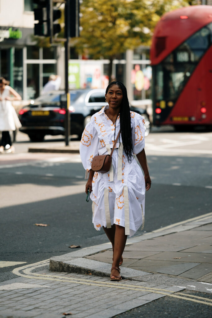 come vestirsi ad agosto tendenza moda estate 2025