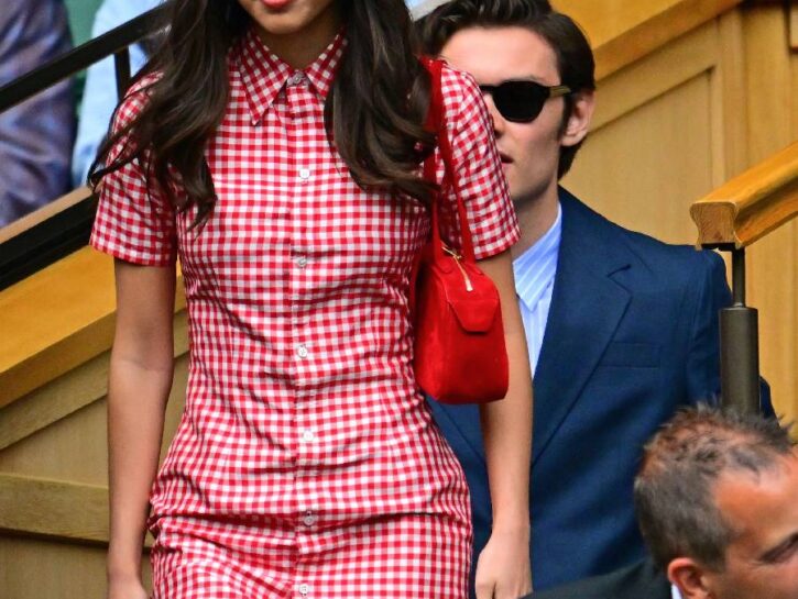 Olivia Rodrigo con il suo chemisier incanta Wimbledon