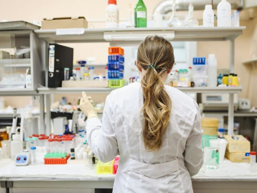 laboratorio medico_sintomi nuova variante Covid