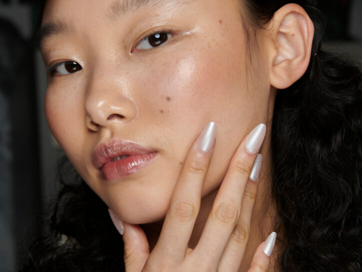 Smalto magnetico: la nail art facile che crea effetti spettacolari