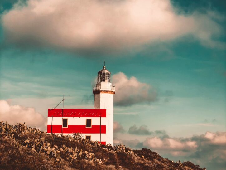 All’Isola del Giglio: natura, mare toscano e un faro che ti cambia il viaggio