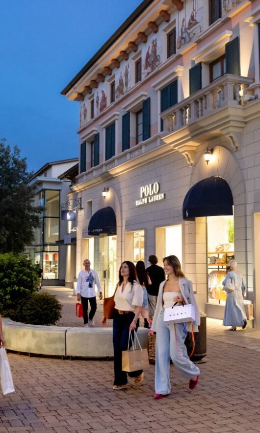 Vieni con noi a Fidenza Village per una serata di moda e musica tra amiche
