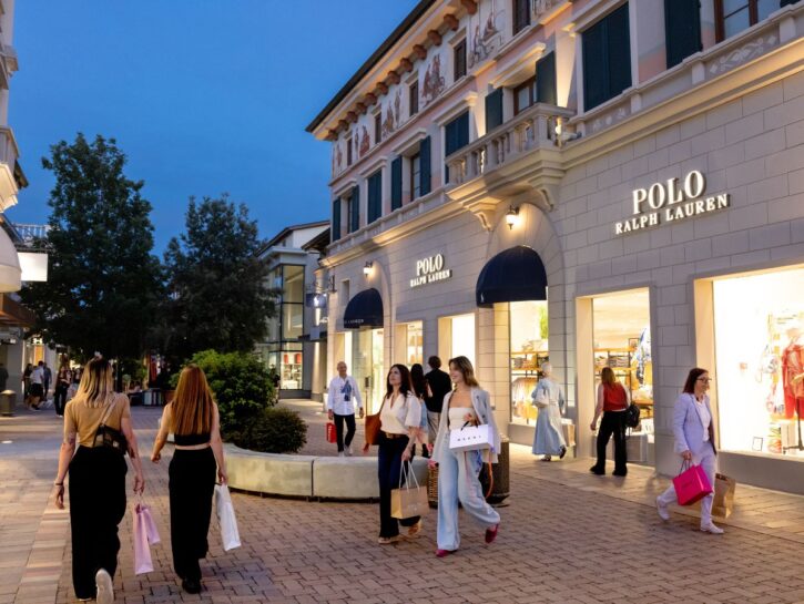 Vieni con noi a Fidenza Village per una serata di moda e musica tra amiche