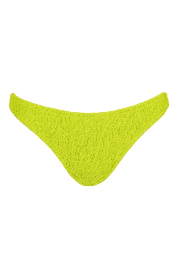 costumi da bagno per valorizzare il seno piccolo tendenza moda estate 2025 swimwear