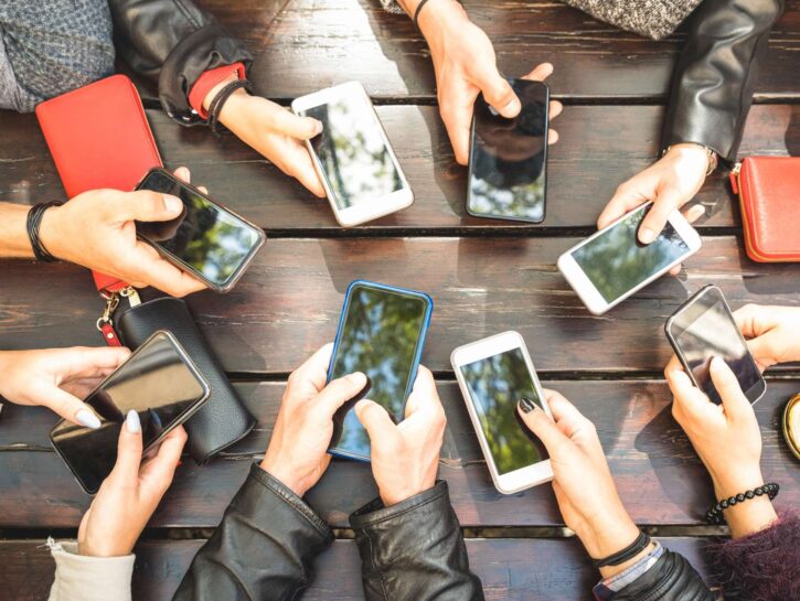 Staccare dallo smartphone, crescono le comunità della disconnessione consapevole