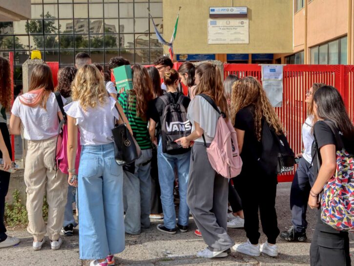 Scuola, 7 in condotta per essere promossi, con 6 c'è il compito di cittadinanza