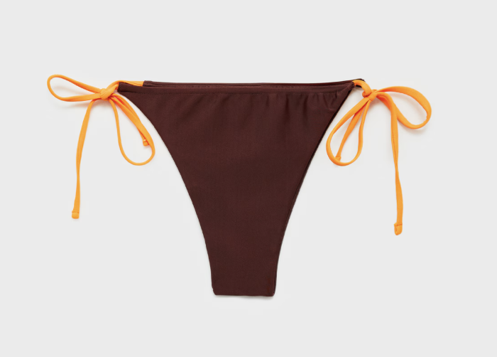 costumi da bagno per valorizzare il seno piccolo tendenza moda estate 2025 swimwear
