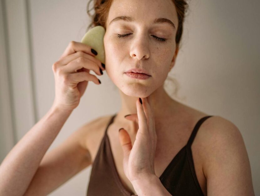 yoga facciale gua sha