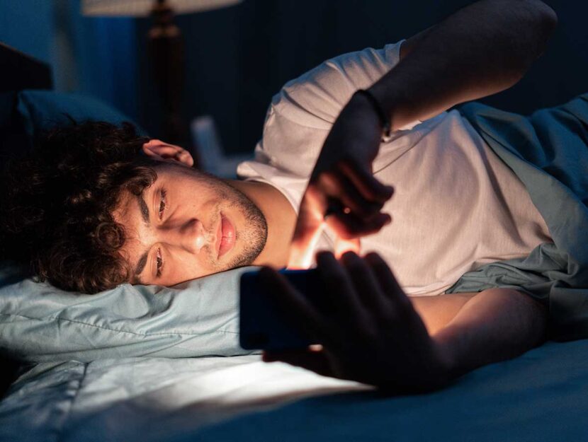 Dispositivi a letto: quanto influiscono sulla qualit&agrave; del sonno?