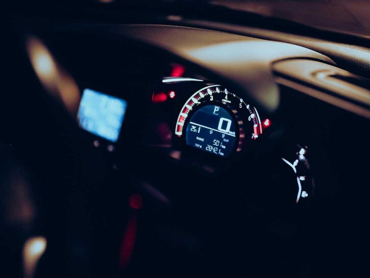 A casa e in auto inaliamo 68.000 microplastiche al giorno