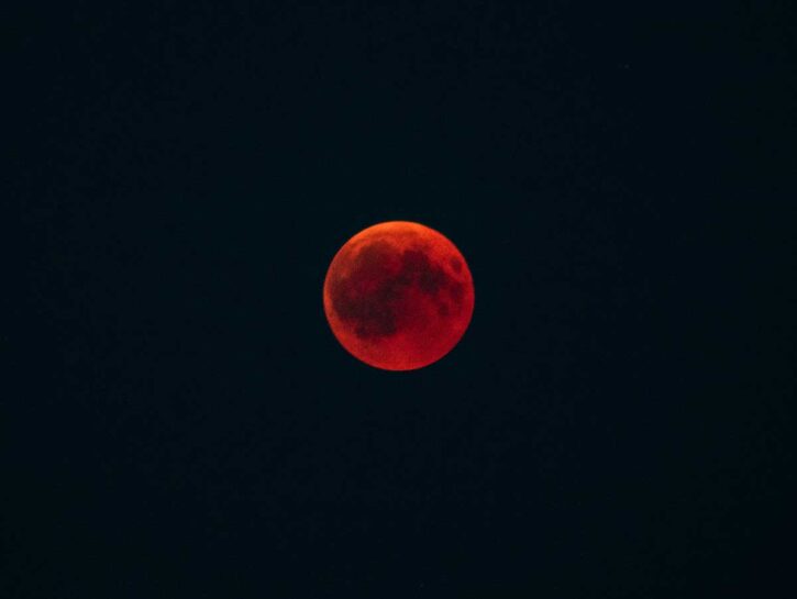 In arrivo l'eclissi di luna totale Domenica 7 Settembre: quando sarà visibile in Italia