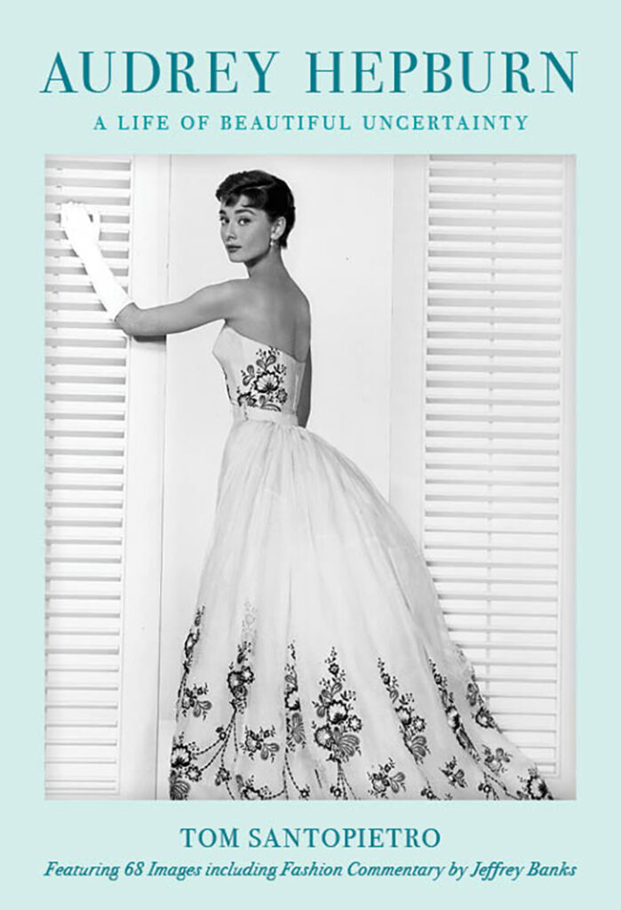 cover del libro di Tom Santopietro, Audrey Hepburn: A Life of Beautiful Uncertainty