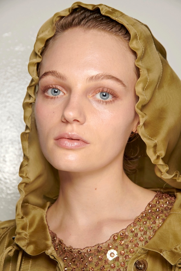 mascara marrone