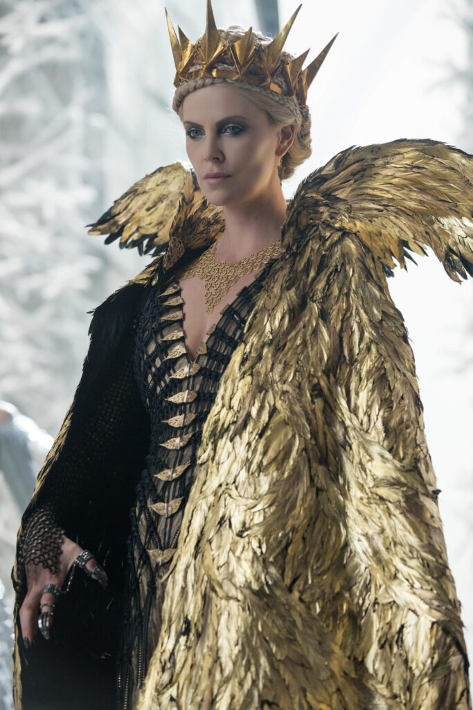 i 50 anni di charlize theron protagonista de Biancaneve e il cacciatore
