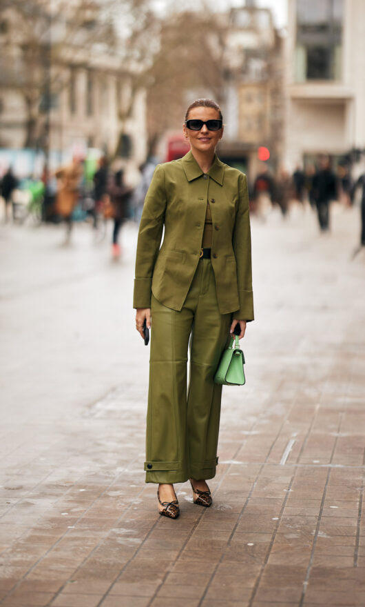 Pantaloni khaki: i migliori da comprare ora, secondo le sfilate