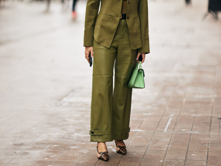 Pantaloni khaki: i migliori da comprare ora, secondo le sfilate