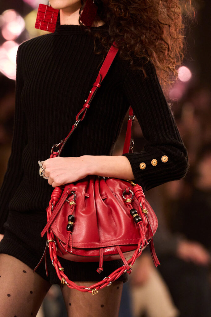 borse con charms tendenze accessori moda autunno inverno 2025 2026