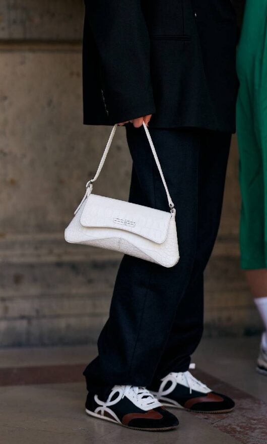 Rientra in ufficio con stile: le migliori sneakers da comprare ora sono qui