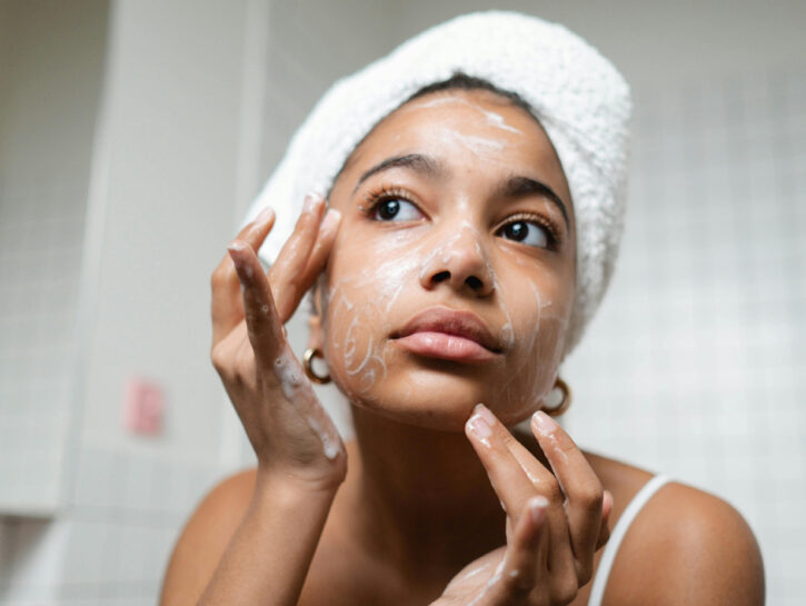 Lavare il viso: quando e con quale frequenza?